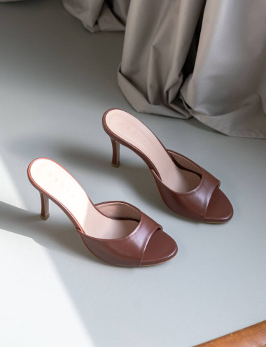 Mules tacón 9 cm marrón cuero