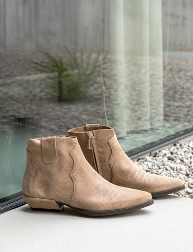 Botines de tacón bajo tacón 2 cm marrón ante