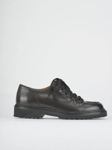 Stringate pelle testa
