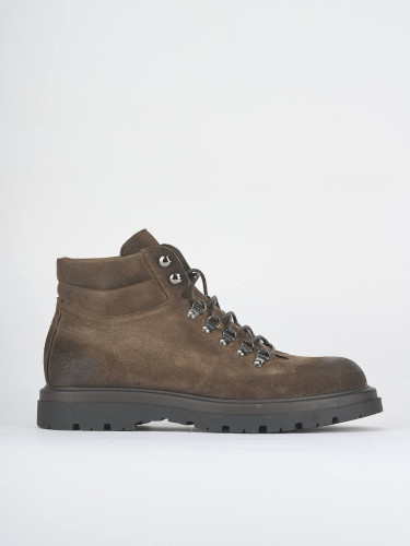 Anfibi camoscio beige