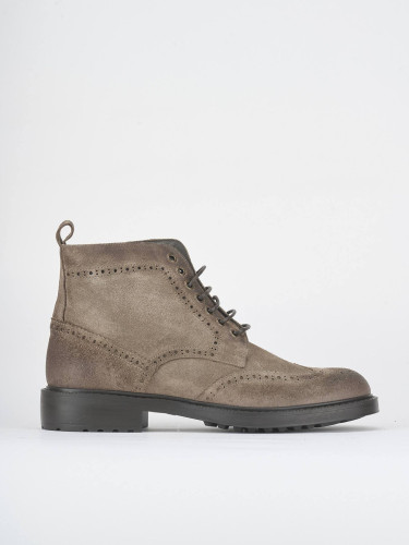 Anfibi camoscio beige