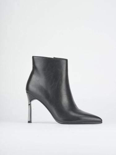 High heel ankle boots heel 9 cm black susteinable leather