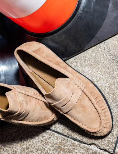 Loafers heel 1 cm beige suede