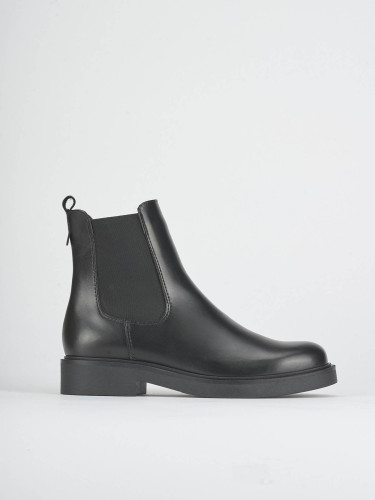 Low heel ankle boots heel 2 cm black leather