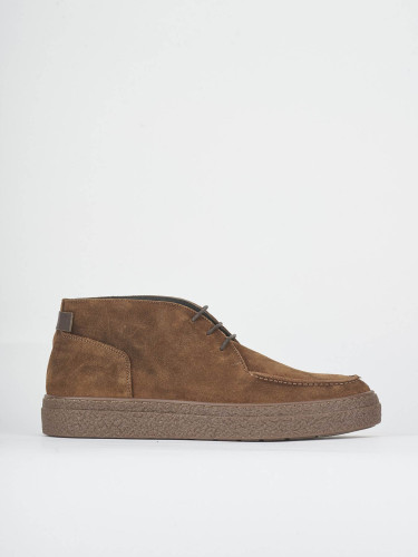 Botas militares marrón ante