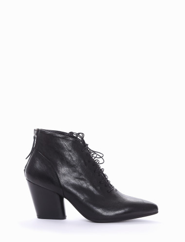 Stivaletto  allacciato tacco 7 cm nero