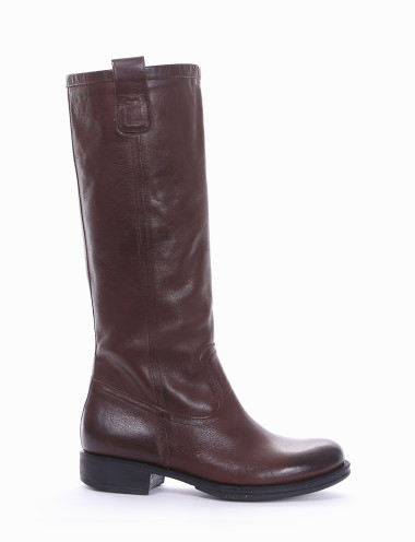 Botas de tacón bajo tacón 2 cm beis cuero