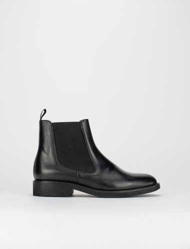 Low heel ankle boots heel 2 cm black leather