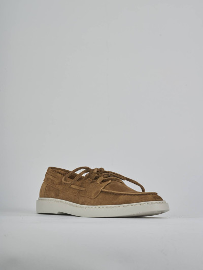 Stringate camoscio marrone