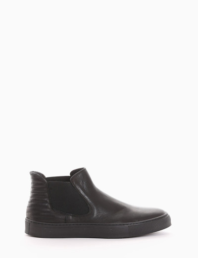 Slip-on alta / stivaletto sportivo con fondo gomma e soletto in vera pelle nero