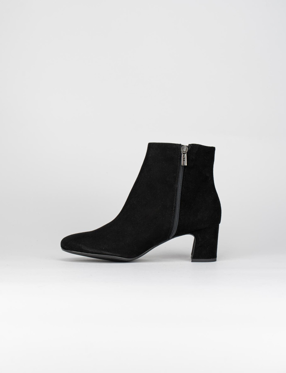 High heel ankle boots heel 5 cm black chamois