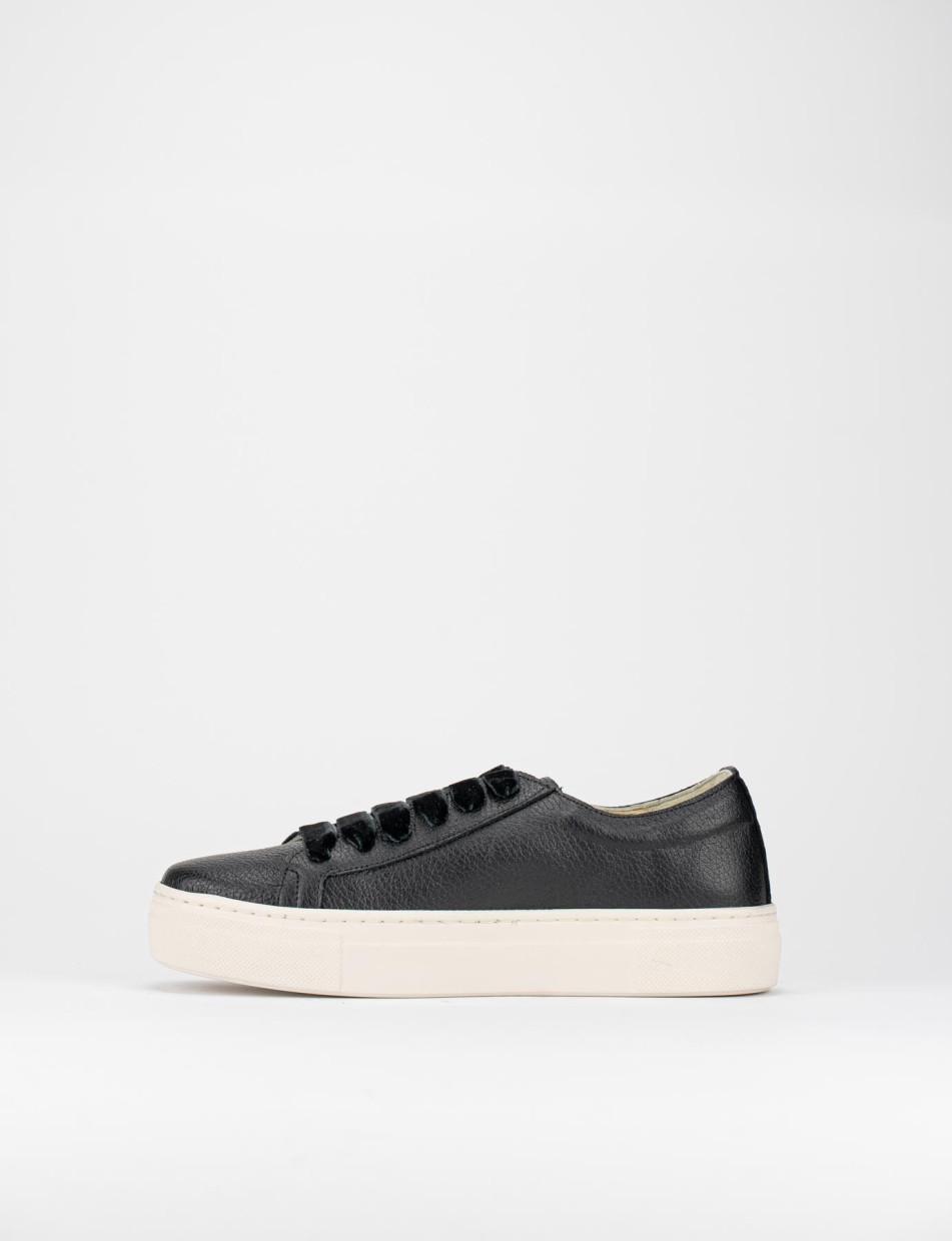 Sneakers black leather