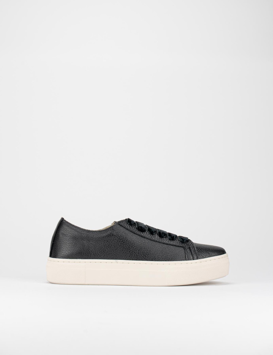 Sneakers black leather