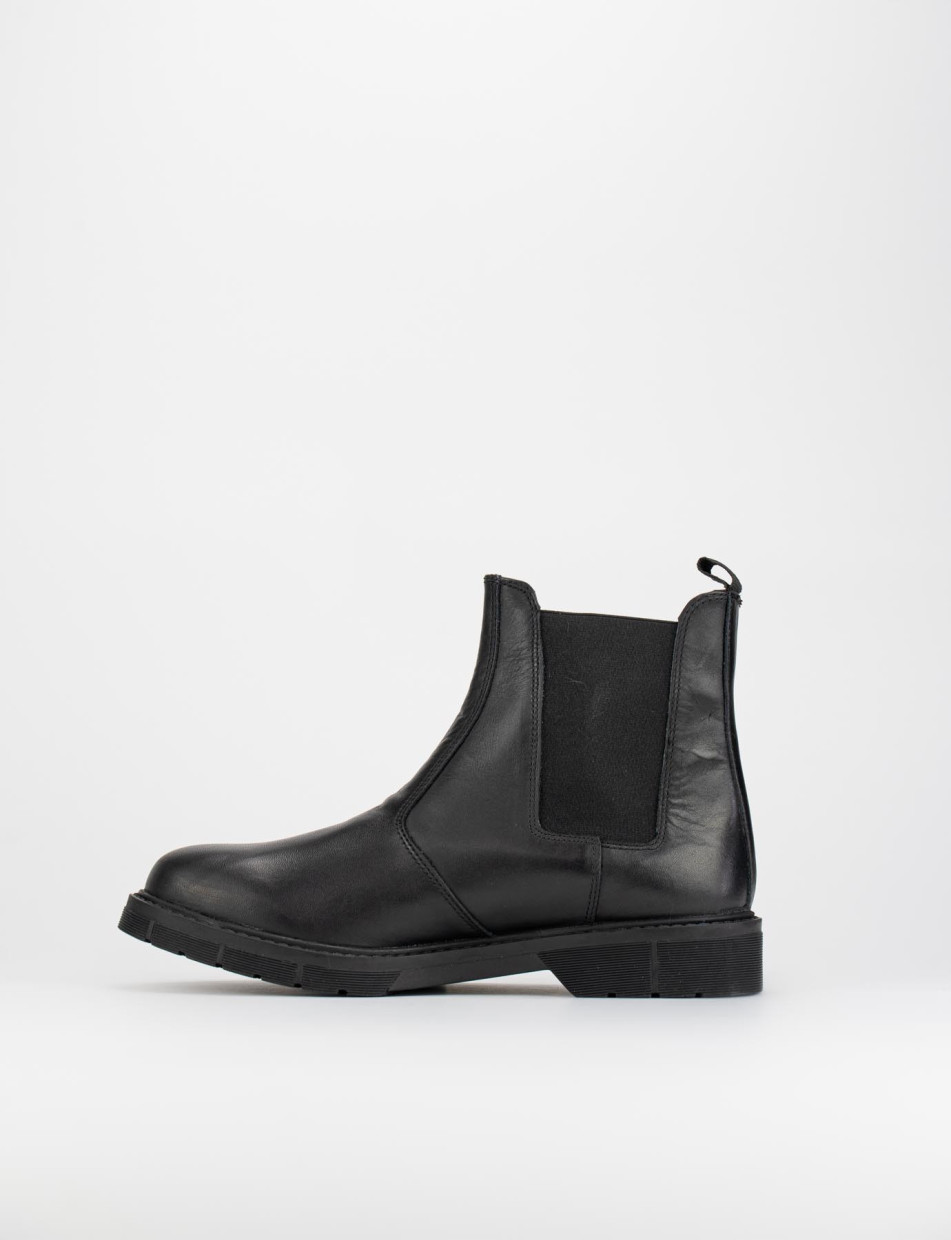 Low heel ankle boots heel 1 cm black leather