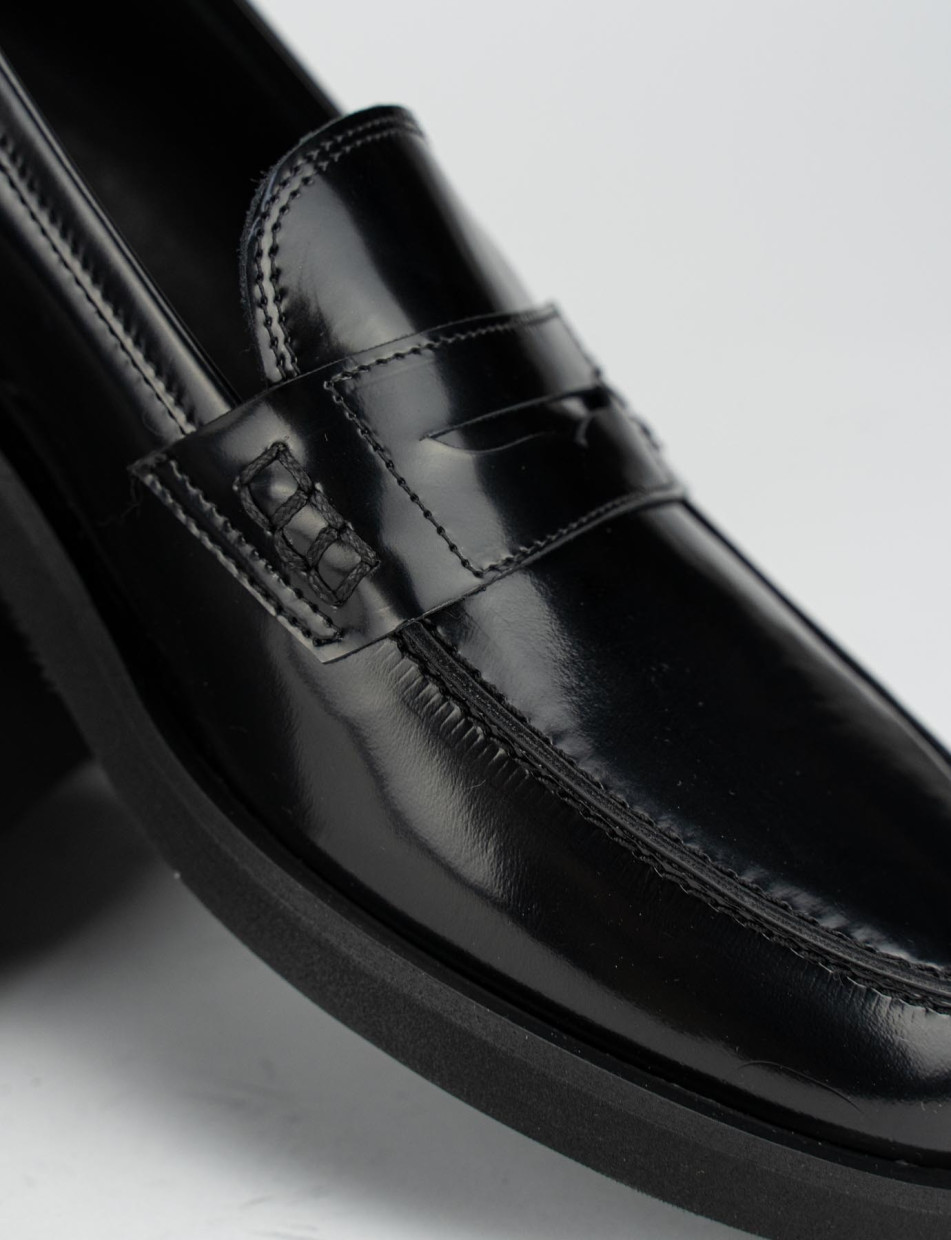 Loafers heel 2 cm black leather