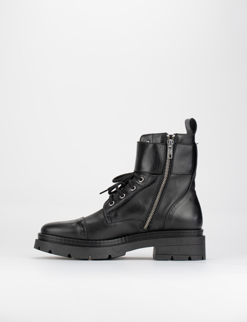 Combat boots heel 2 cm black leather