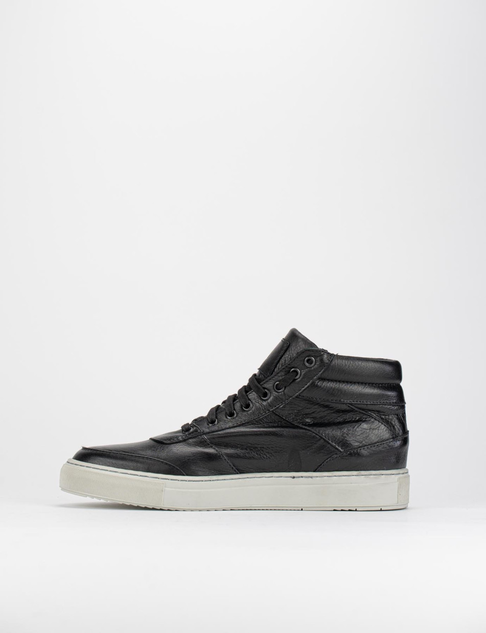 Sneakers black leather