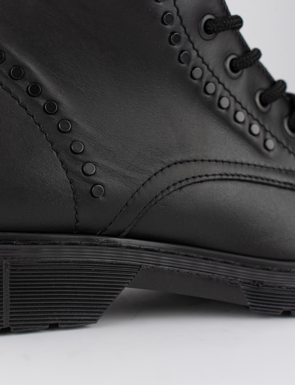 Combat boots heel 2 cm black leather