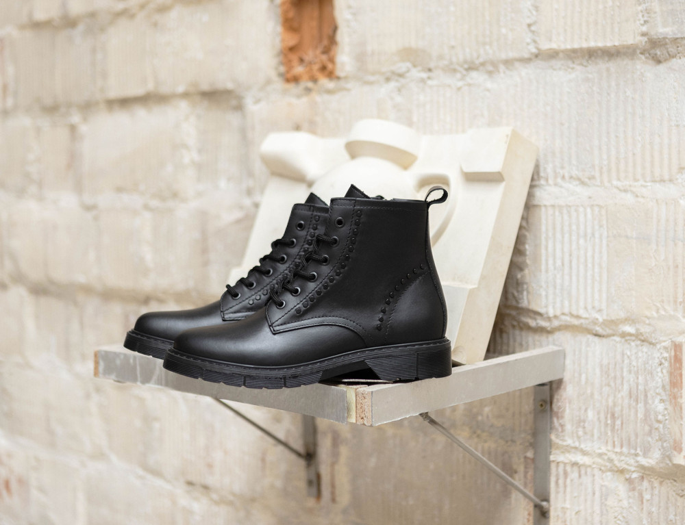 Combat boots heel 2 cm black leather