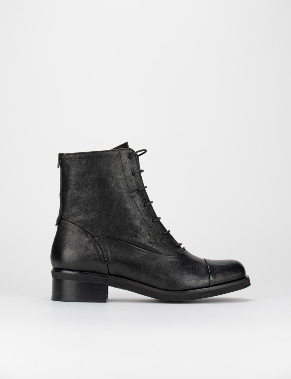 Combat boots heel 2 cm black leather