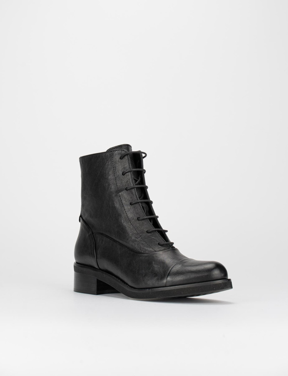 Combat boots heel 2 cm black leather