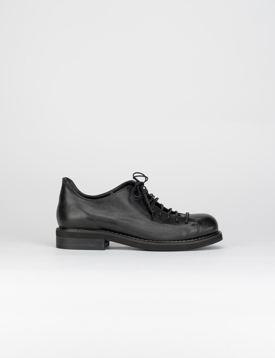 Lace-up shoes heel 2 cm black leather