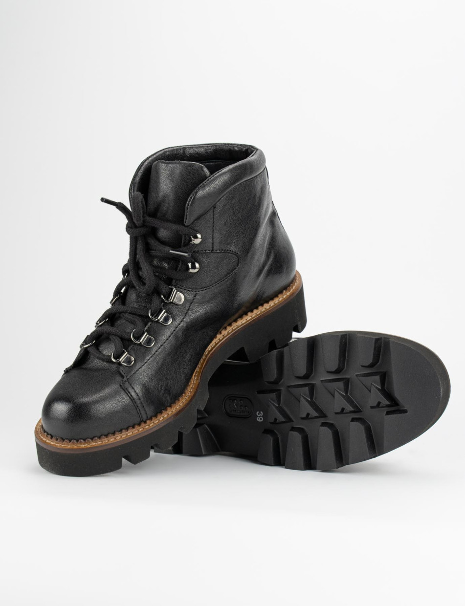 Combat boots heel 3 cm black leather