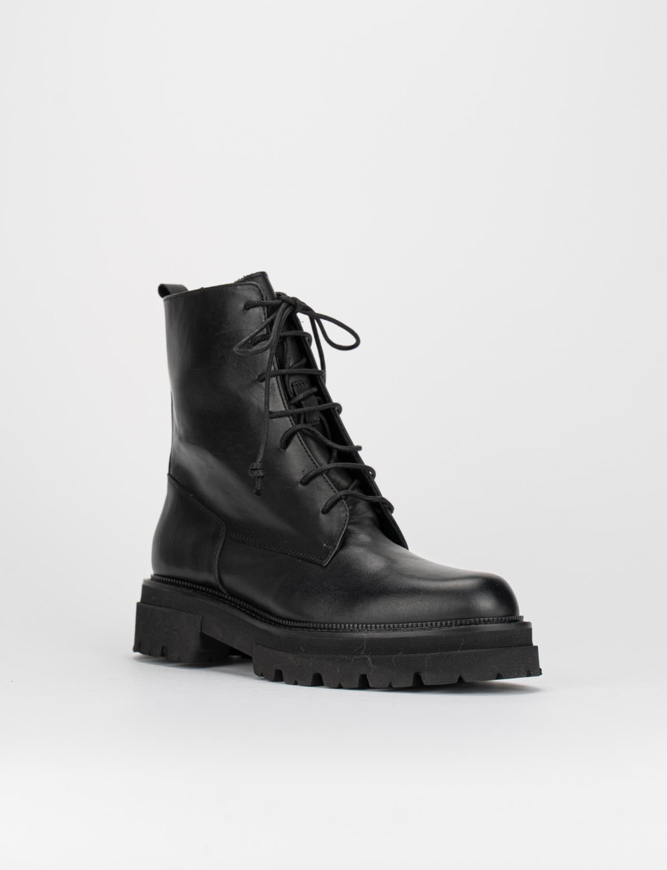 Combat boots heel 3 cm black leather