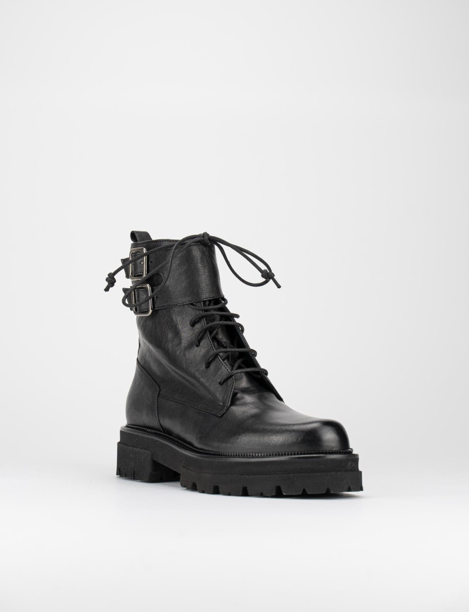 Combat boots heel 3 cm black leather