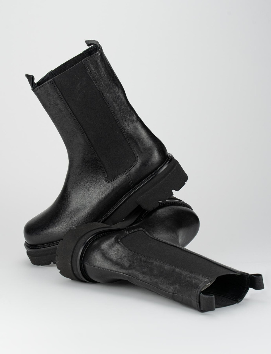 Low heel ankle boots heel 4 cm black leather