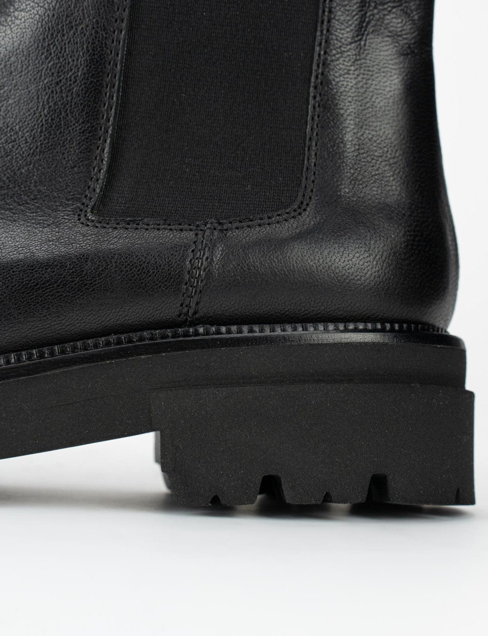 Low heel ankle boots heel 4 cm black leather