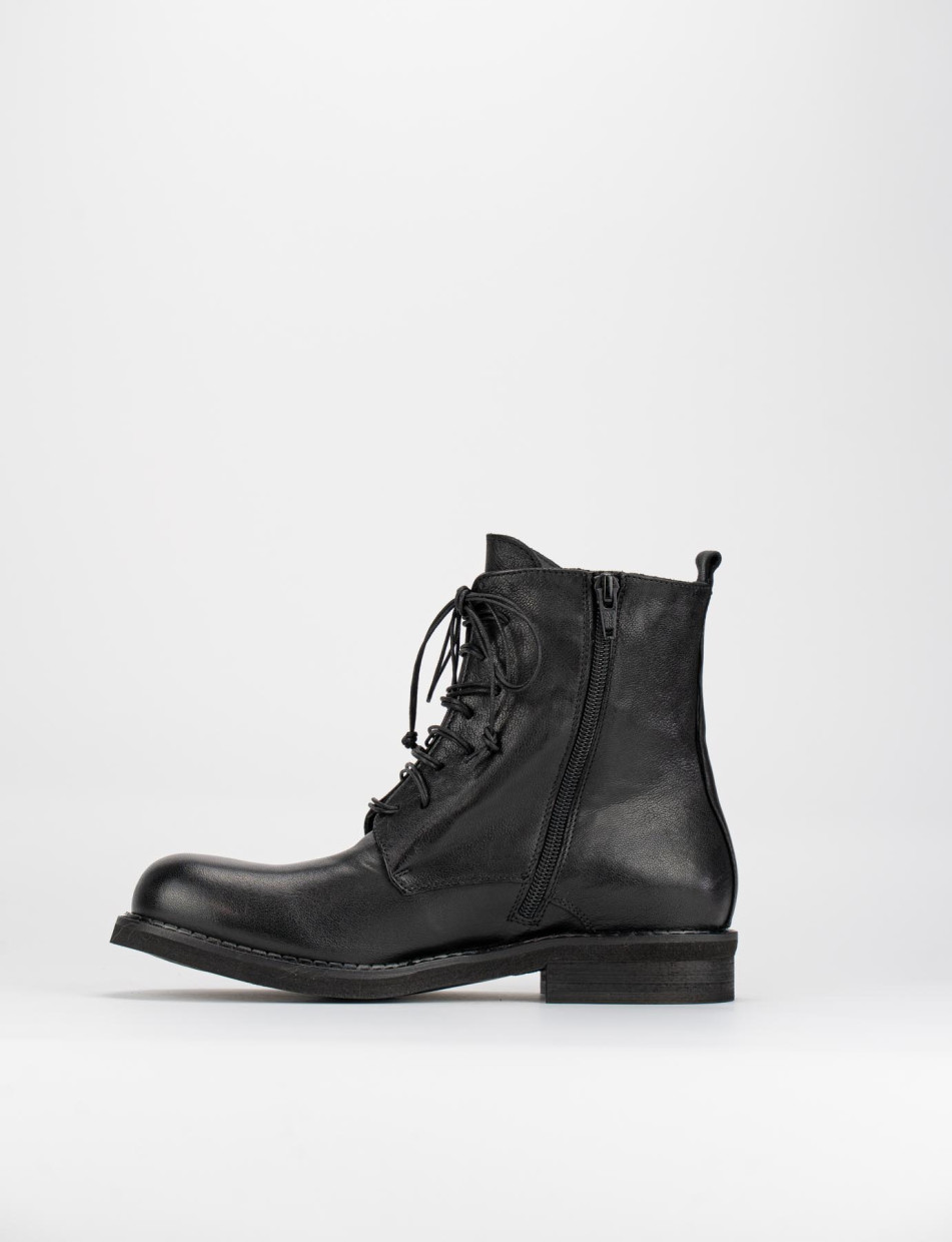 Combat boots heel 3 cm black leather