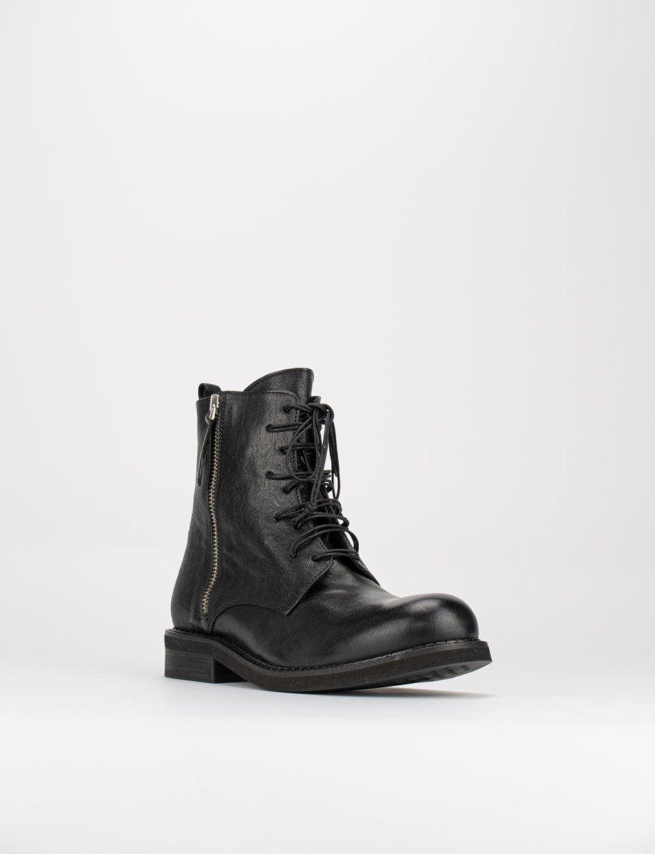 Combat boots heel 3 cm black leather