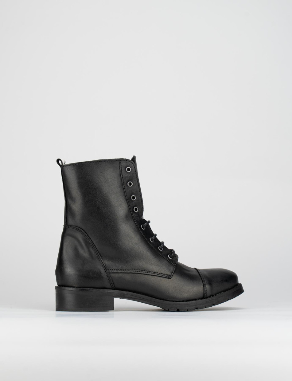 Combat boots heel 3 cm black leather