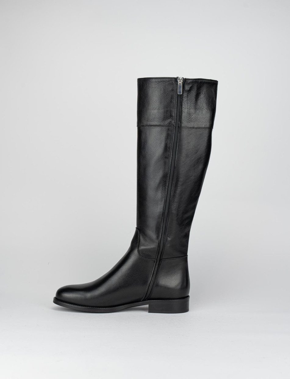 Low heel boots heel 2 cm black leather