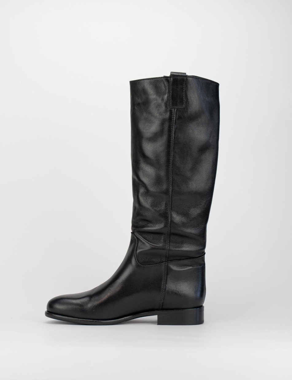 Low heel boots heel 3 cm black leather