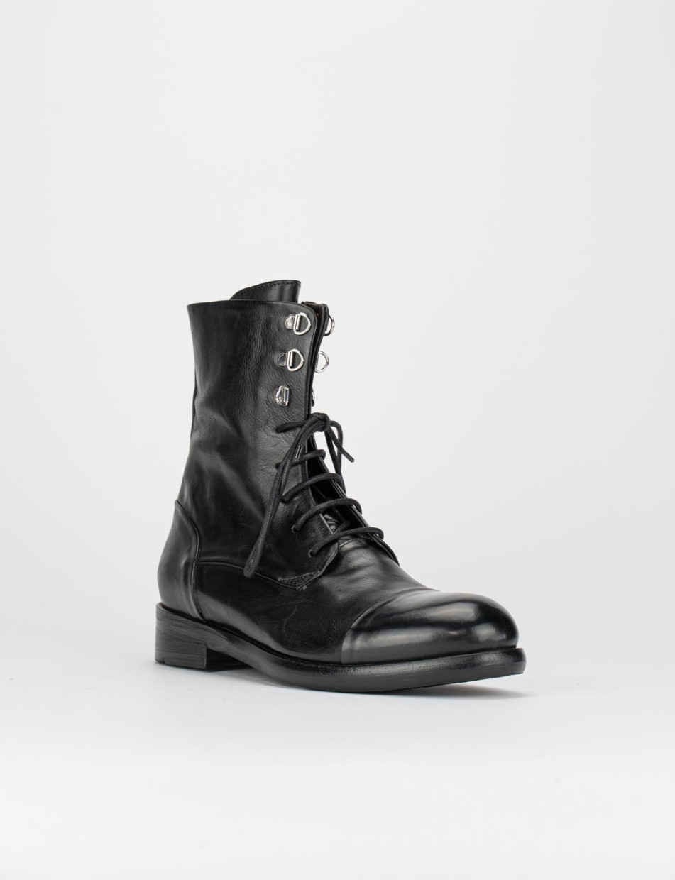 Combat boots heel 2 cm black leather