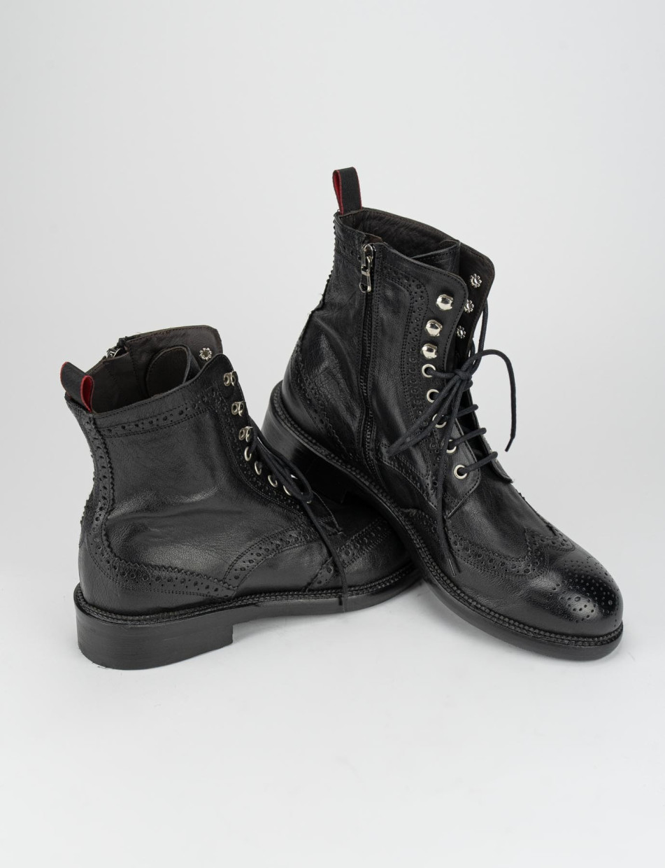 Ankle boots heel 2 cm black leather