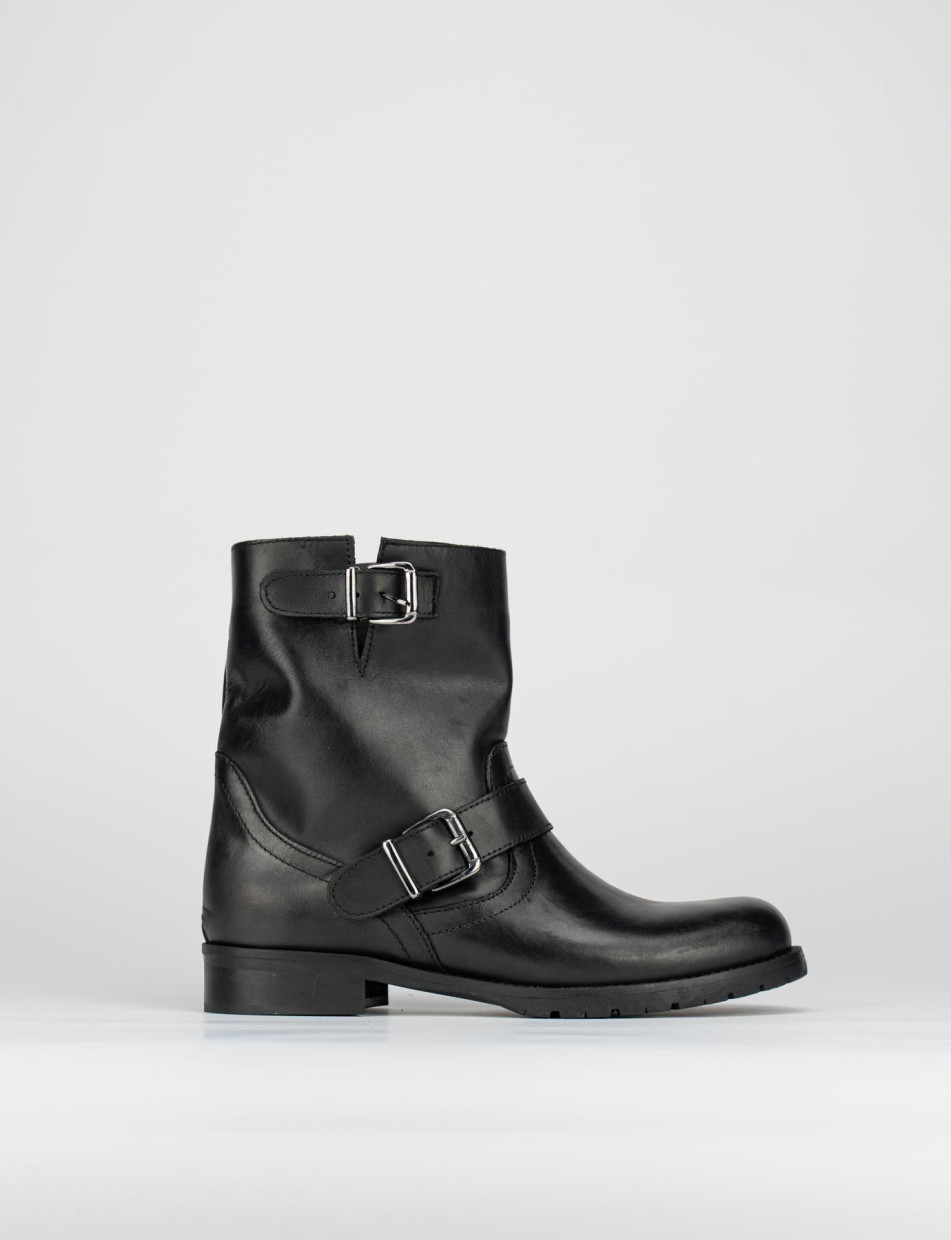 Low heel ankle boots heel 3 cm black leather