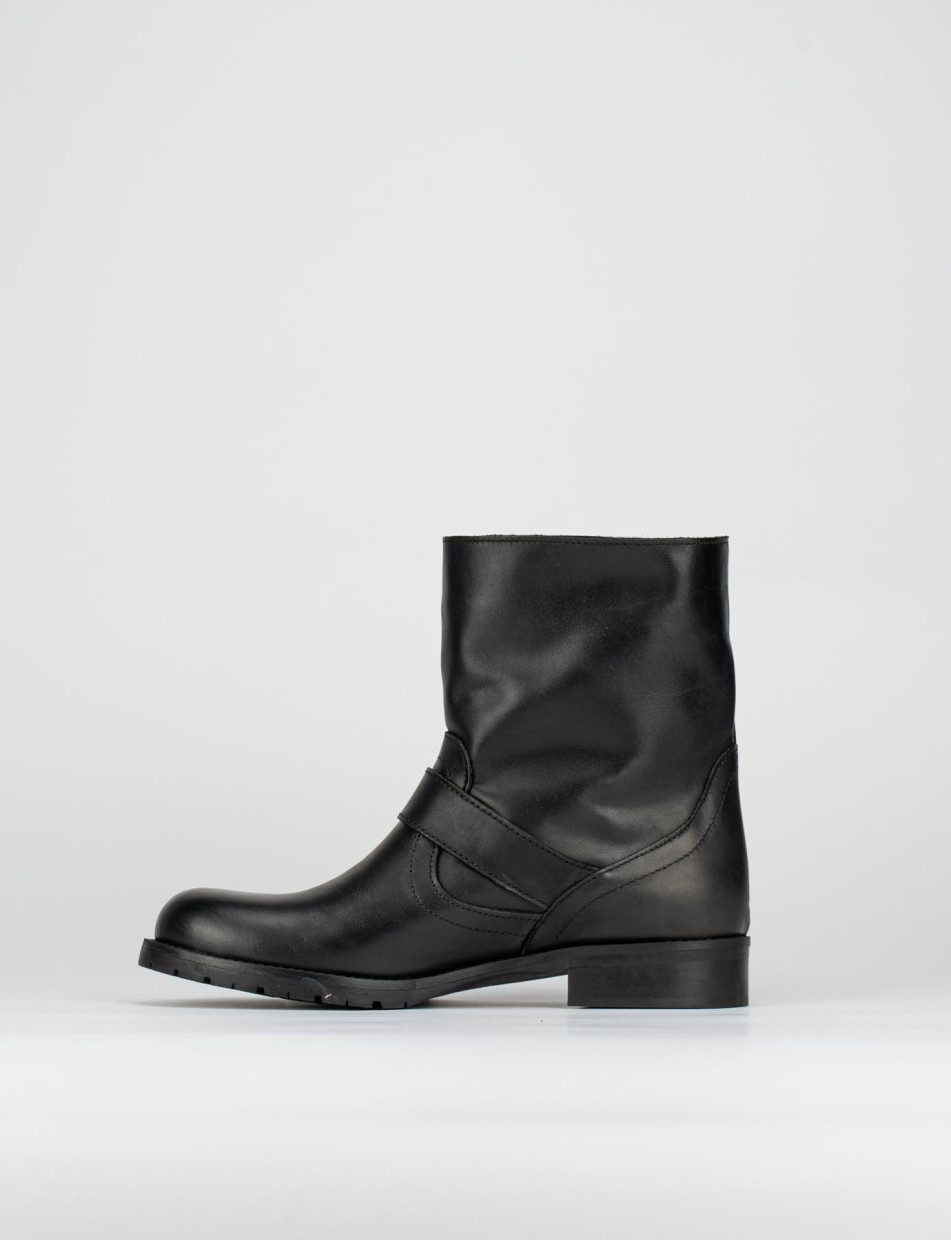 Low heel ankle boots heel 3 cm black leather