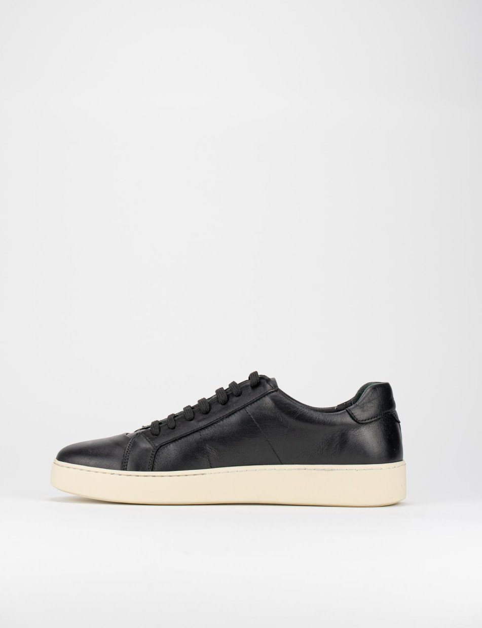 Sneakers black leather