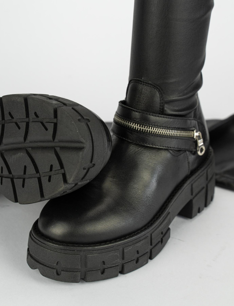 Low heel boots heel 3 cm black leather