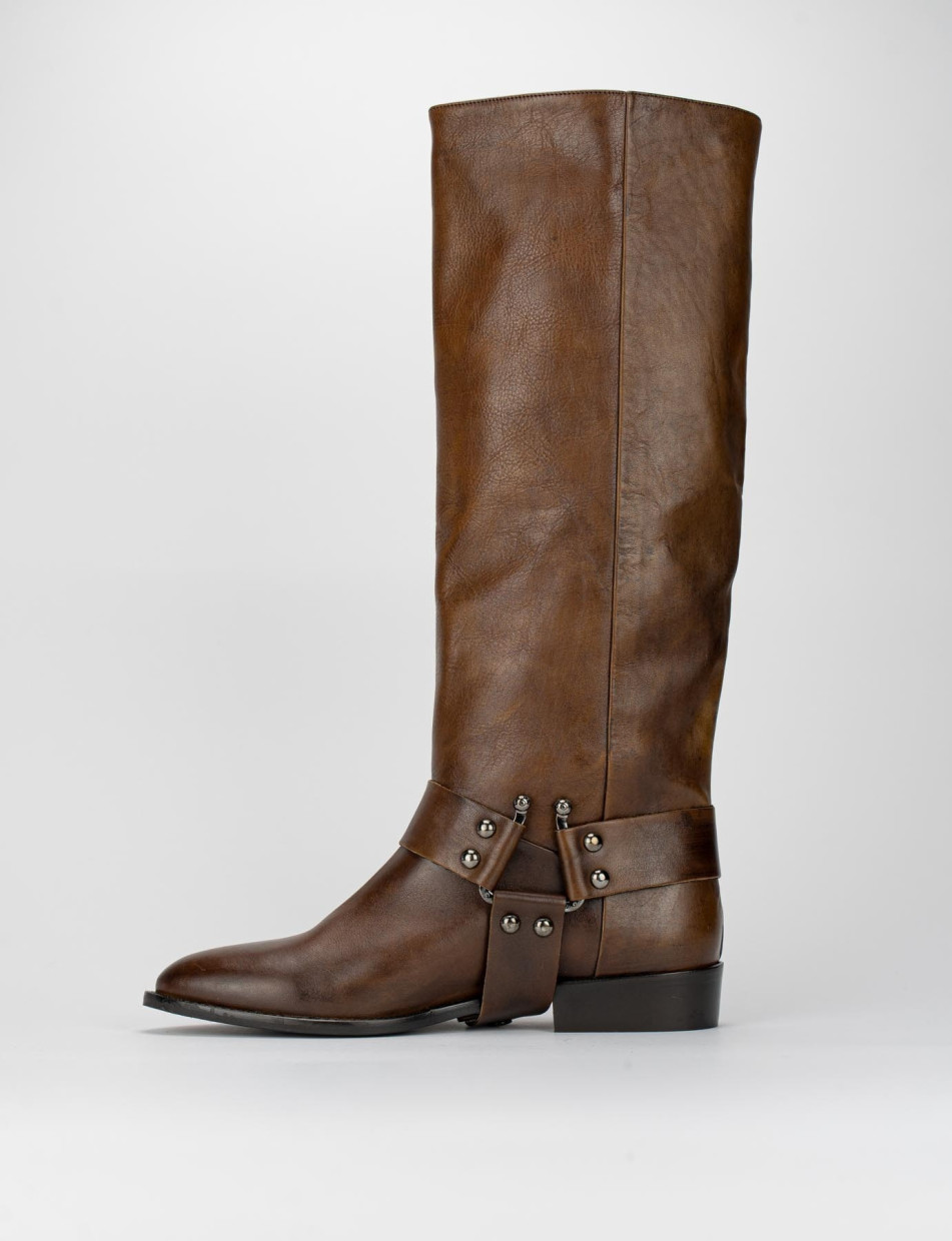 Low heel boots heel 2 cm brown leather