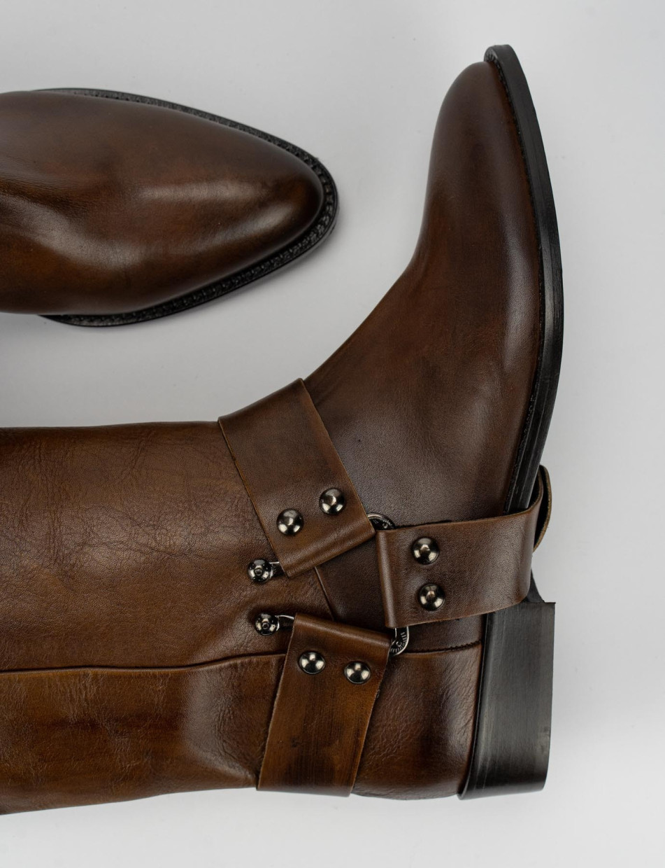 Low heel boots heel 2 cm brown leather