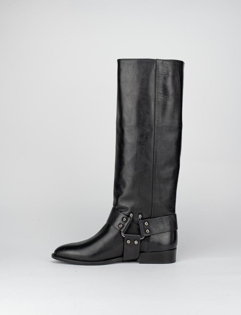 Low heel boots heel 2 cm black leather