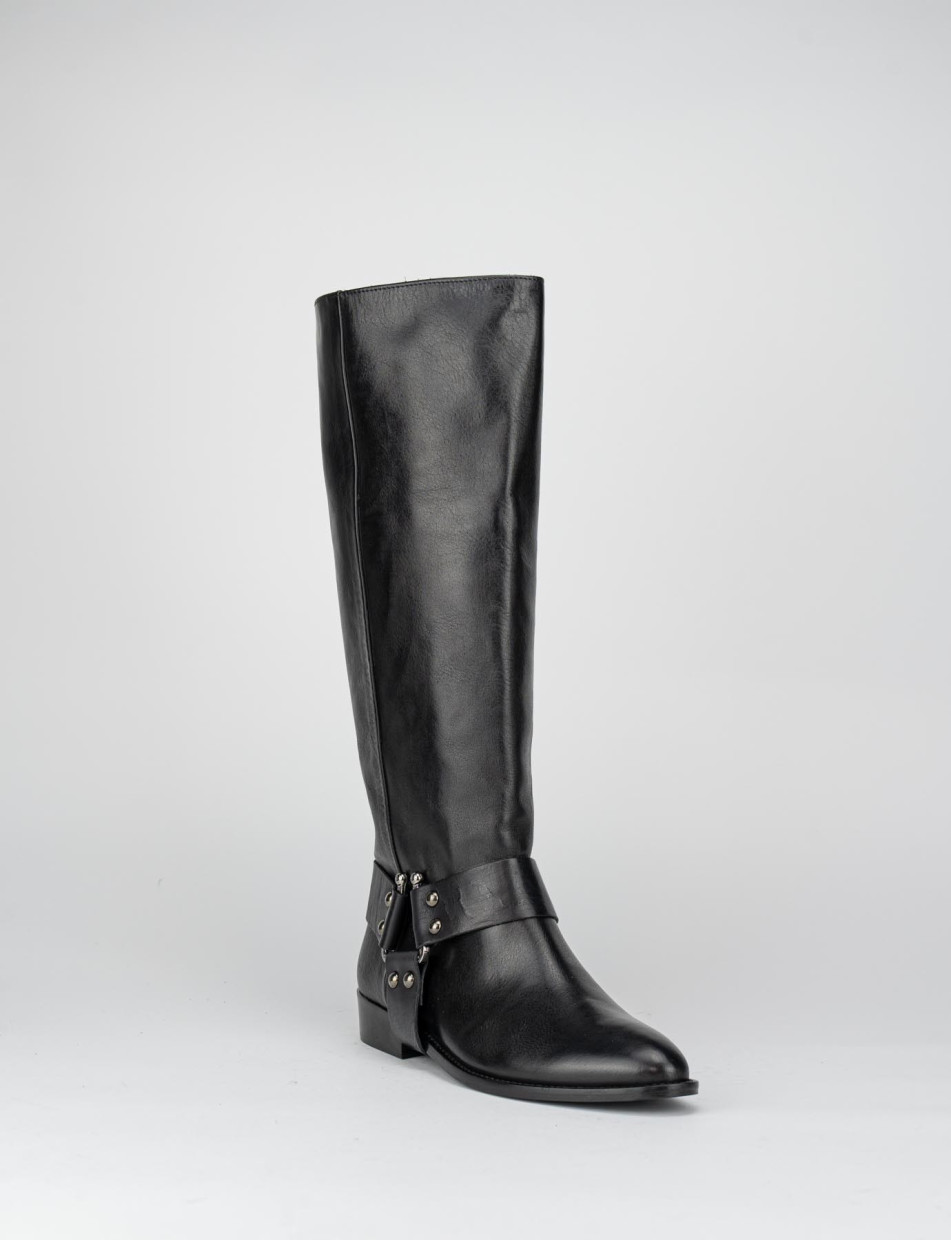 Low heel boots heel 2 cm black leather