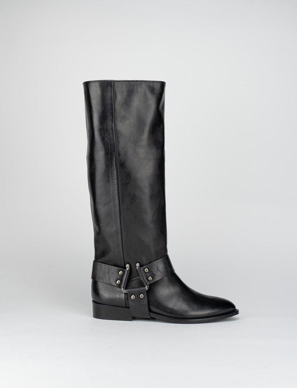 Low heel boots heel 2 cm black leather