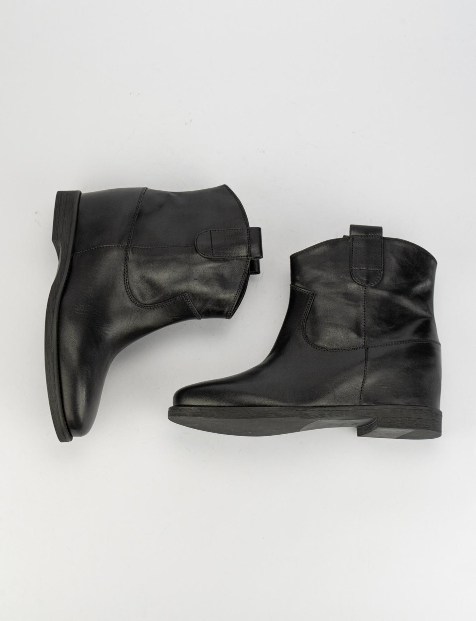 Low heel ankle boots heel 2 cm black leather