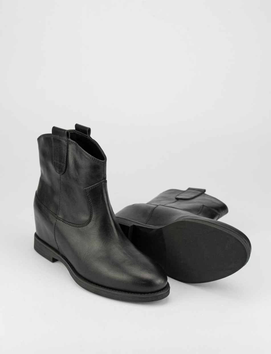 Low heel ankle boots heel 2 cm black leather