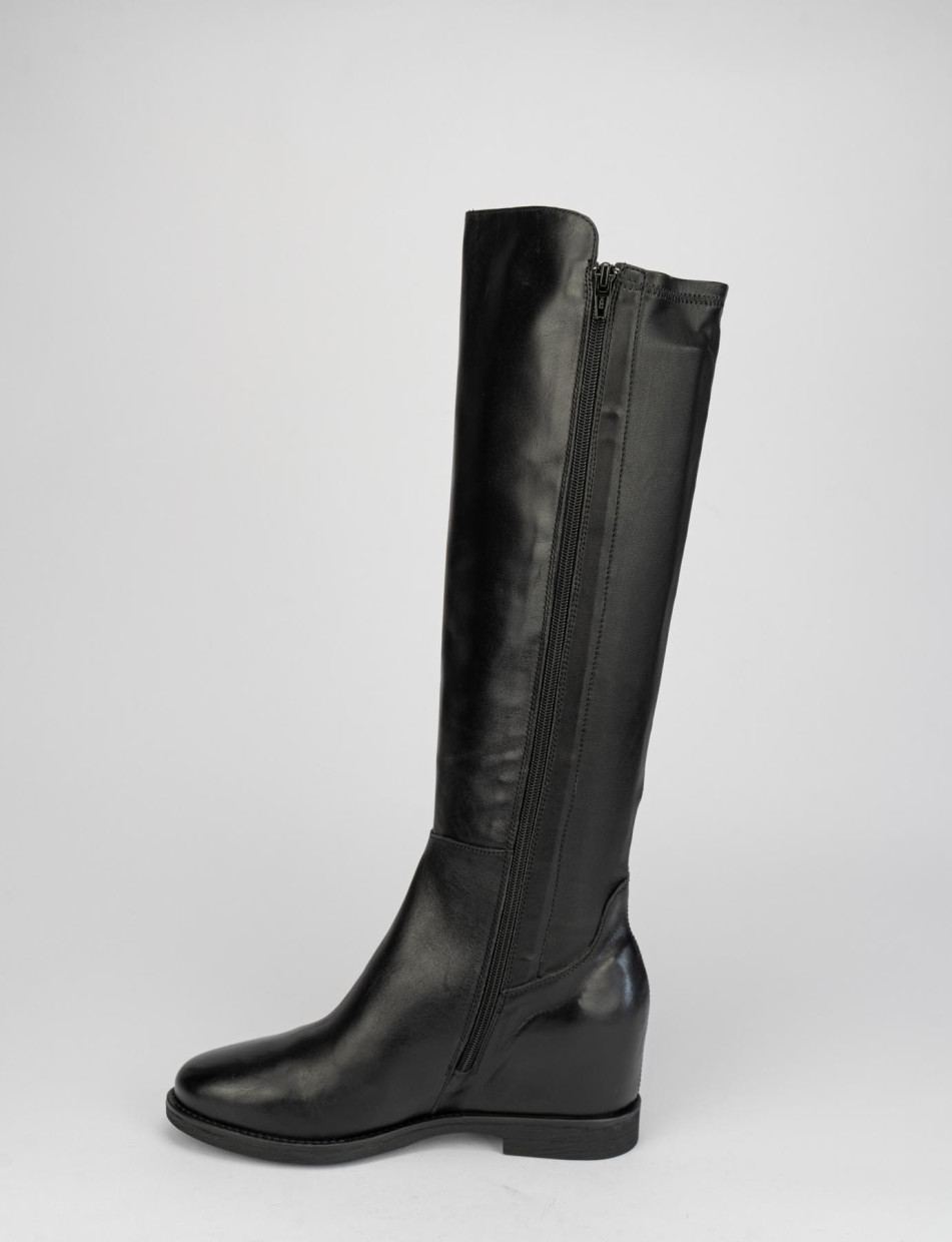 Low heel boots heel 2 cm black leather